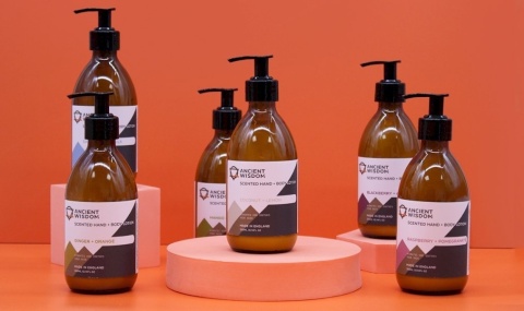 Malina i Granat Perfumowany Balsam do Rąk i Ciała, 300 ml